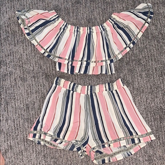 Simons 2 piece off the shoulder set - Picture 1 of 2